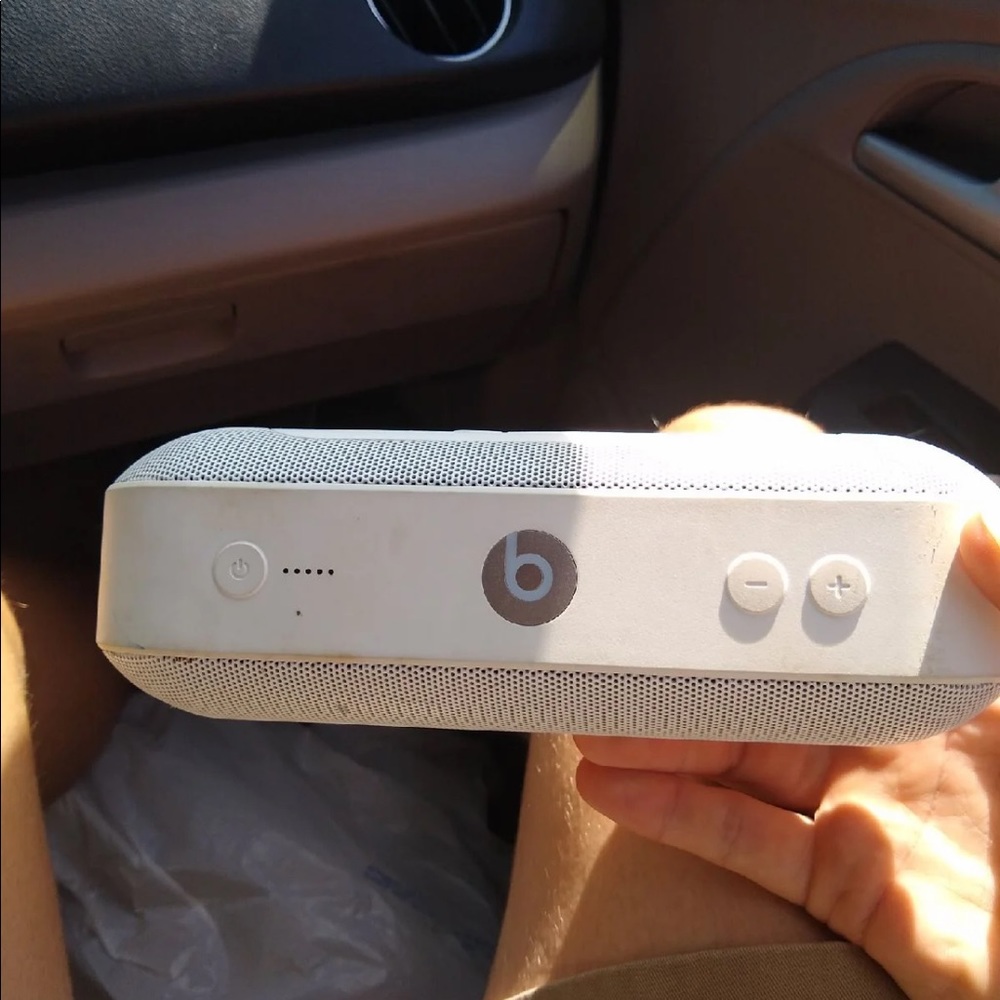 Beats Pill plus (white)